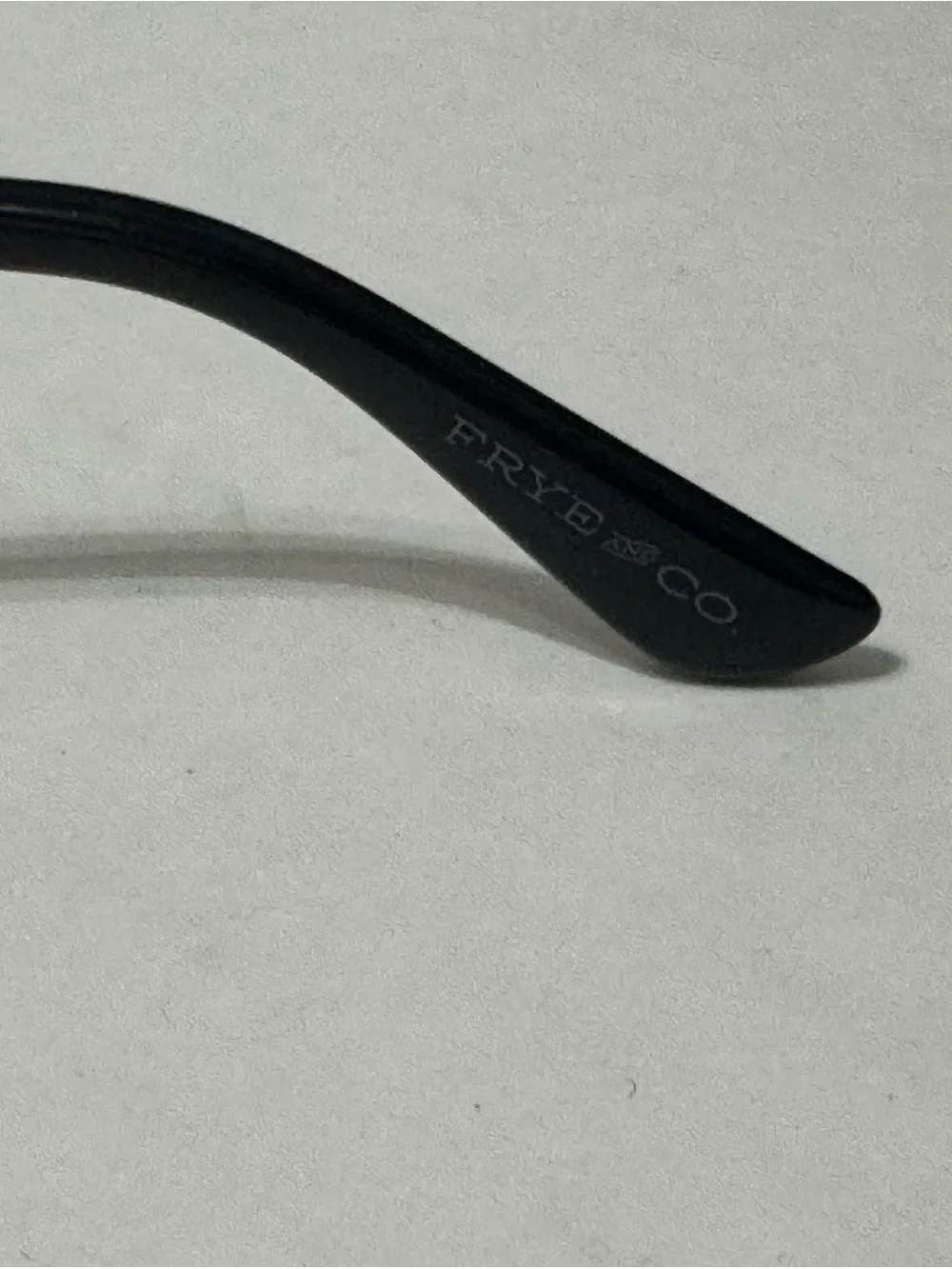 FRYE AND CO. Gold Round Sunglasses with Gradient Gray Lenses